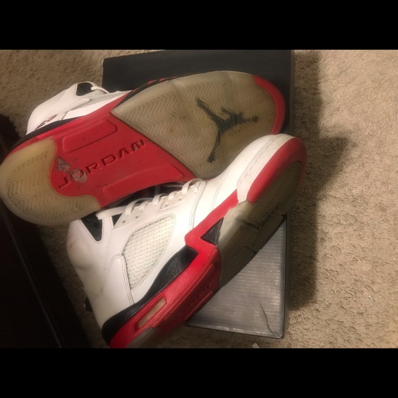 Air Jordan Fire Red 5. - Picture 5 of 5